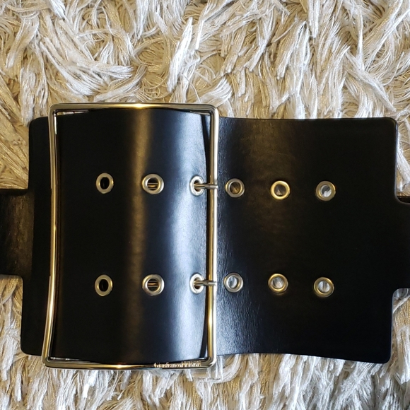 SOLD. Authentic Gianfranco Ferre big buckle belt - Picture 3 of 11